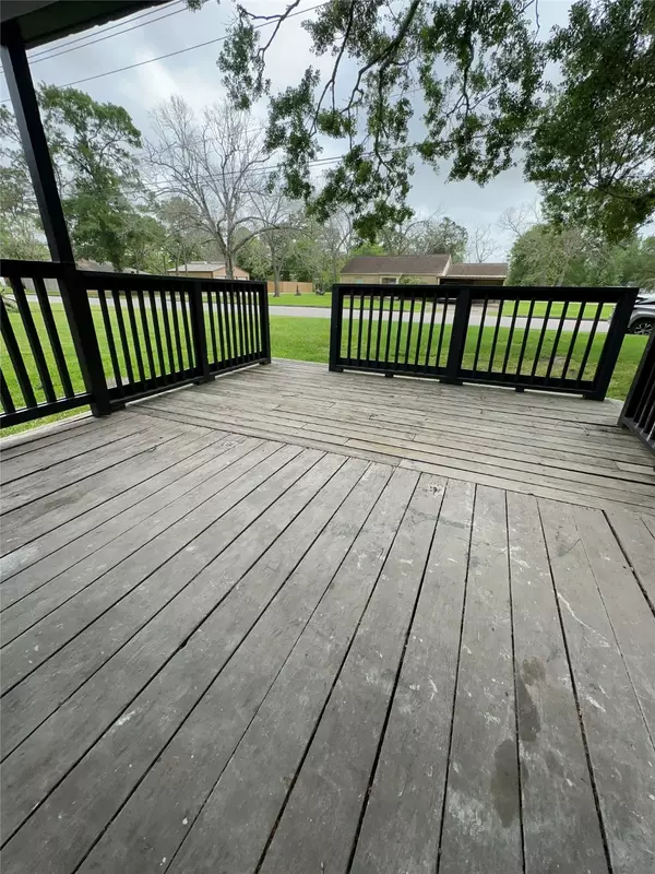 Angleton, TX 77515,607 E Miller ST