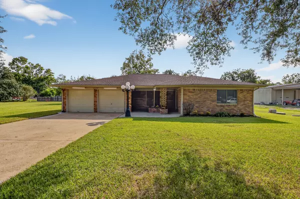 12615 Britt RD, Brookside Village, TX 77581