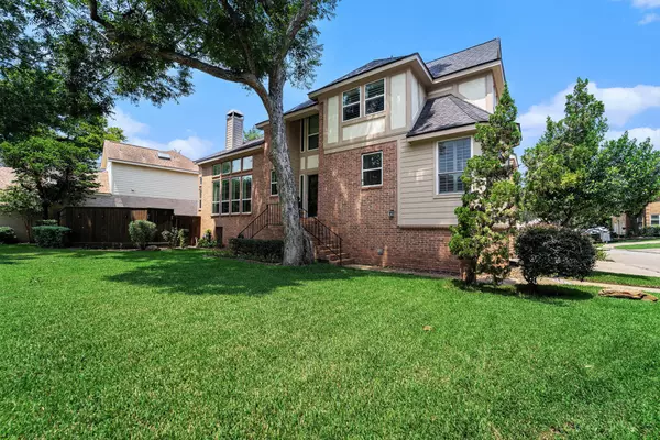 12815 Kingsbridge LN, Houston, TX 77077