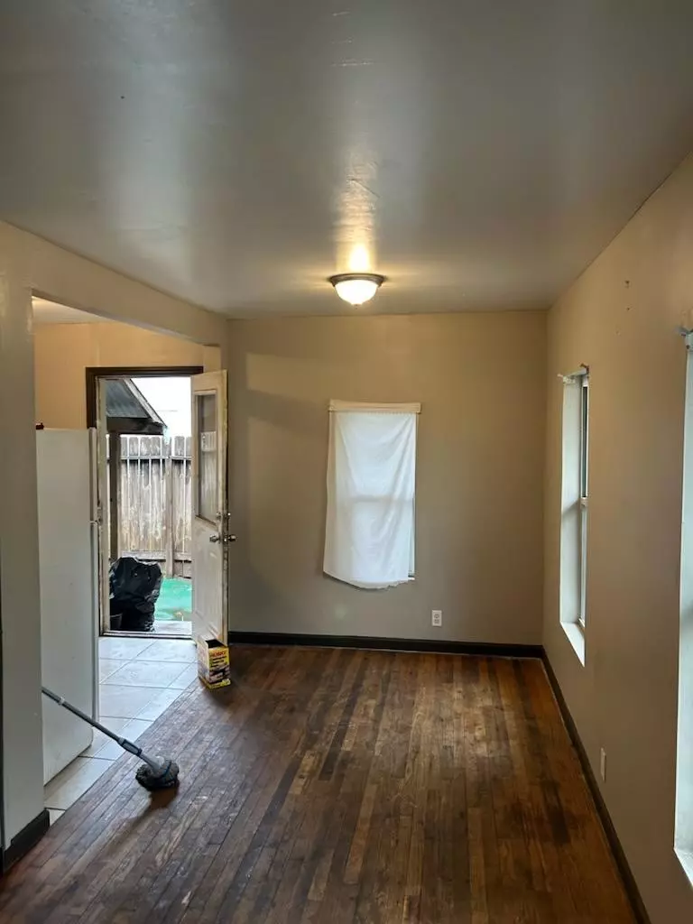 Conroe, TX 77301,615 W Dallas ST