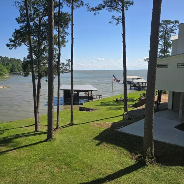 31 Holiday LN, Coldspring, TX 77331
