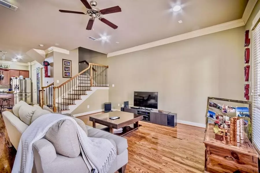 2821 Sherwin ST, Houston, TX 77007