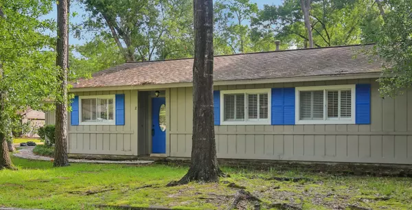 2 Raccoon LN, The Woodlands, TX 77380