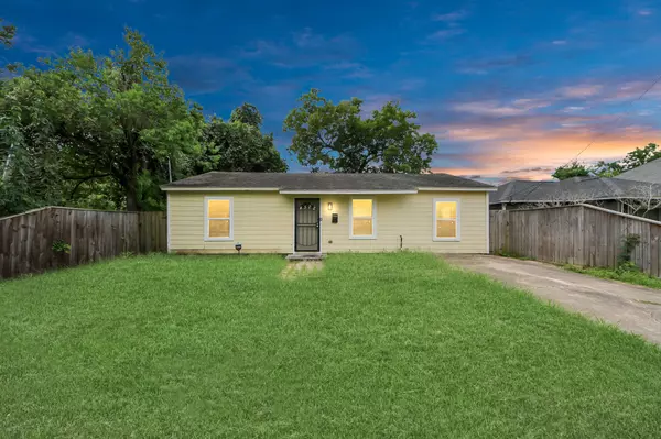 4522 Larkspur ST, Houston, TX 77051