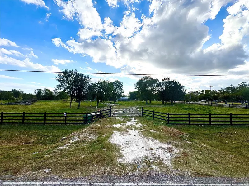 3293 County Road 181, Alvin, TX 77511