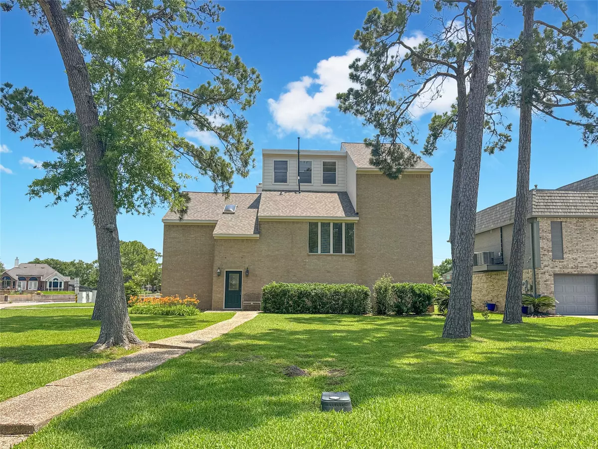 La Porte, TX 77571,3203 Bayou DR