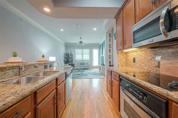 Houston, TX 77027,58 Briar Hollow LN #307