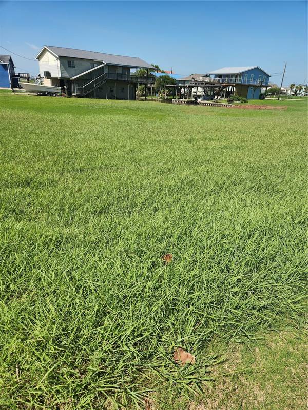 108 Treasure LN, Freeport, TX 77541