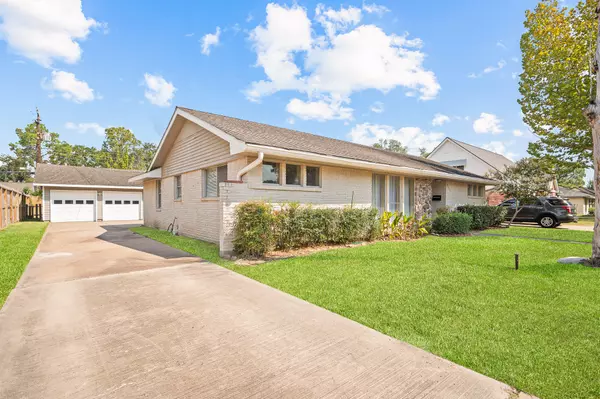 8314 Edgemoor DR, Houston, TX 77036