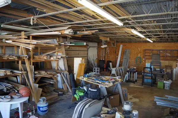 Monahans, TX 79756,909 5th St