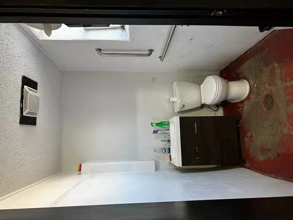 Monahans, TX 79756,301 Betty