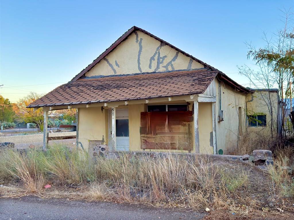 Marfa, TX 79843,205 Dallas St