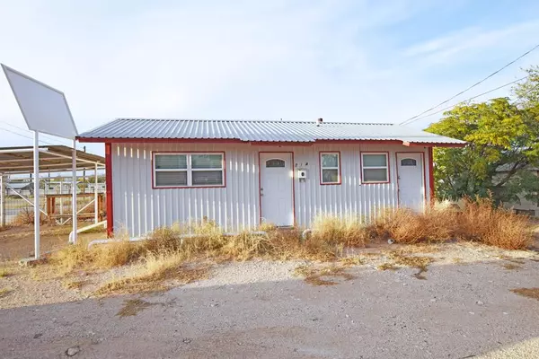 711 Westbrook Ave, Kermit, TX 79745