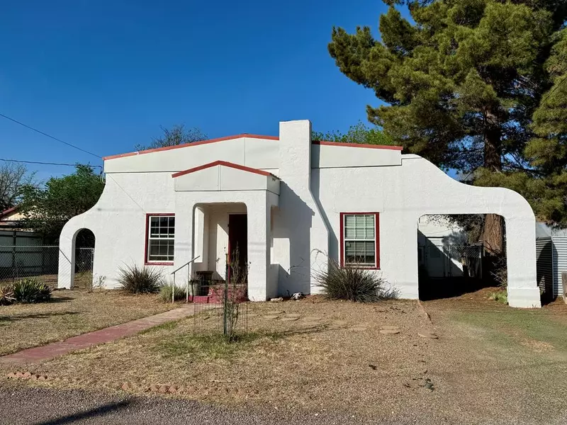 905 6th St, Alpine, TX 79830