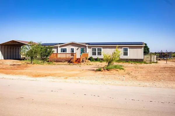 195 27th St, Monahans, TX 79756