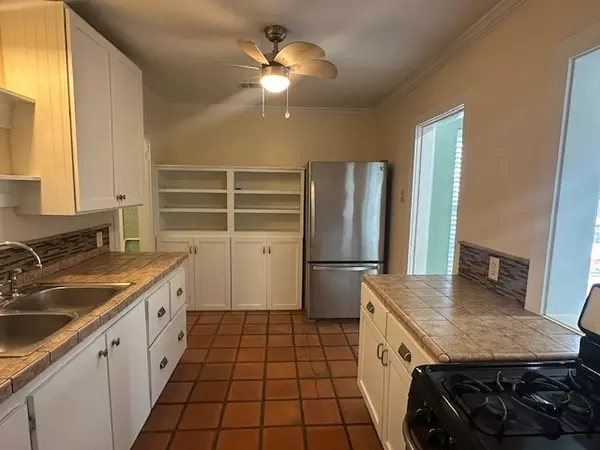 Alpine, TX 79830,610 Ave B