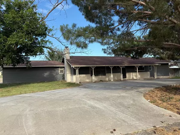 910 Severn St, Rankin, TX 79778