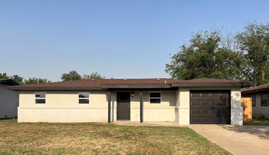 607 11th St, Andrews, TX 79714