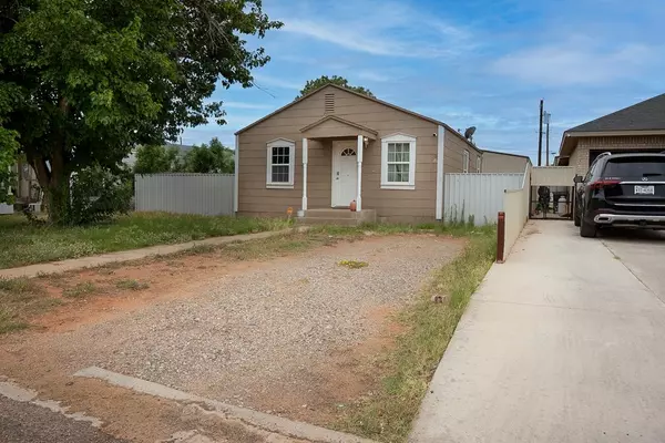 403 13th St, Andrews, TX 79714