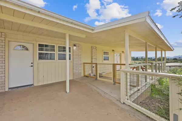 Alpine, TX 79830,1015 Loop Rd