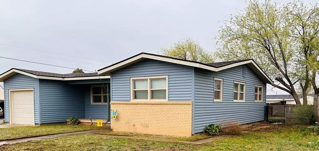 301 11th St, Andrews, TX 79714