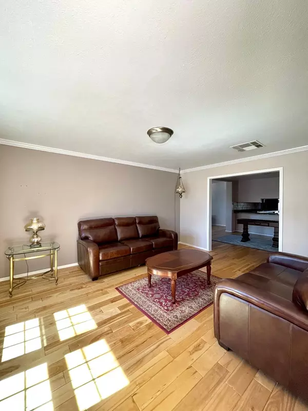 Marfa, TX 79843,211 Texas St