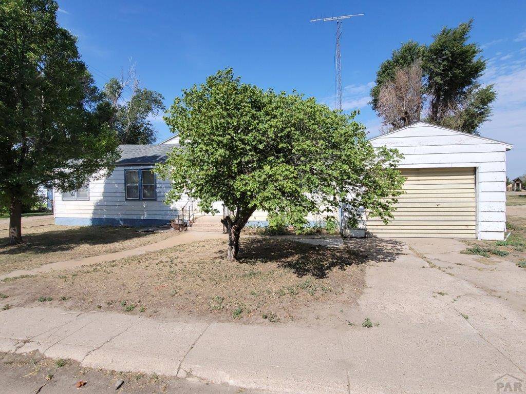 113 8th St, Holly, CO 81047