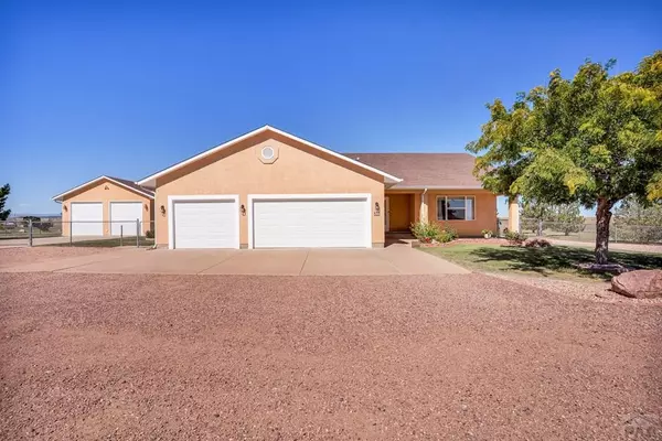 37 Lyons Dr, Pueblo West, CO 81007