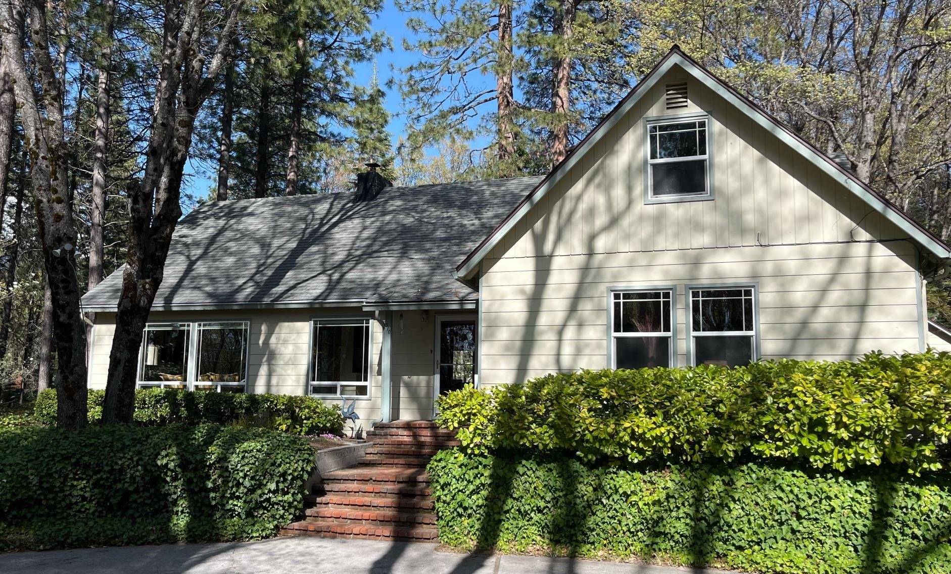310 N Adams Drive, Mt Shasta, CA 96067