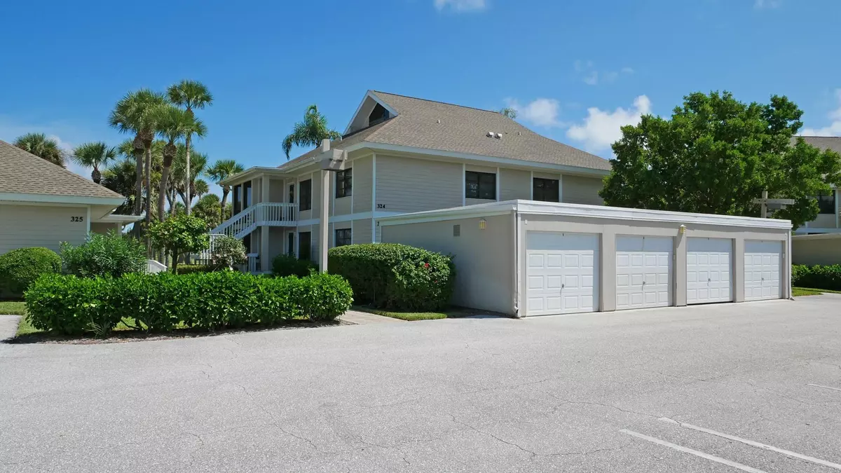 Stuart, FL 34996,324 NE Golfview CIR