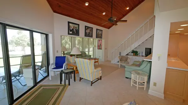 Stuart, FL 34996,324 NE Golfview CIR