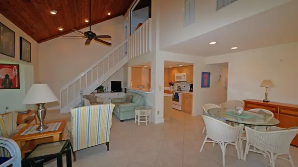 Stuart, FL 34996,324 NE Golfview CIR