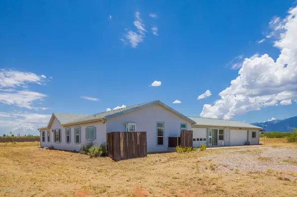 7404 S Short Dusty Lane, Hereford, AZ 85615