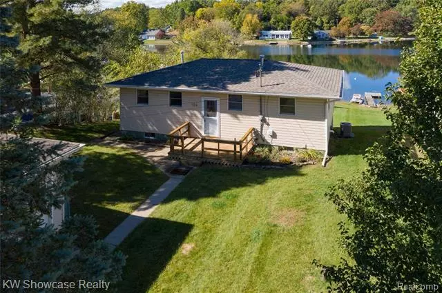 124 WHITE LAKE DR, Brooklyn, MI 49230