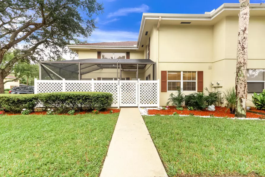 33 Clinton CT D, Royal Palm Beach, FL 33411