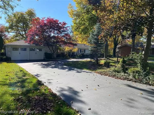 Bloomfield Hills, MI 48302,935 DEDHAM CRT