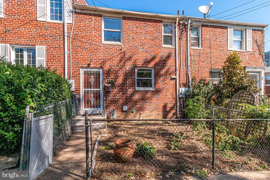 205 GENTRY AVE, Alexandria, VA 22305