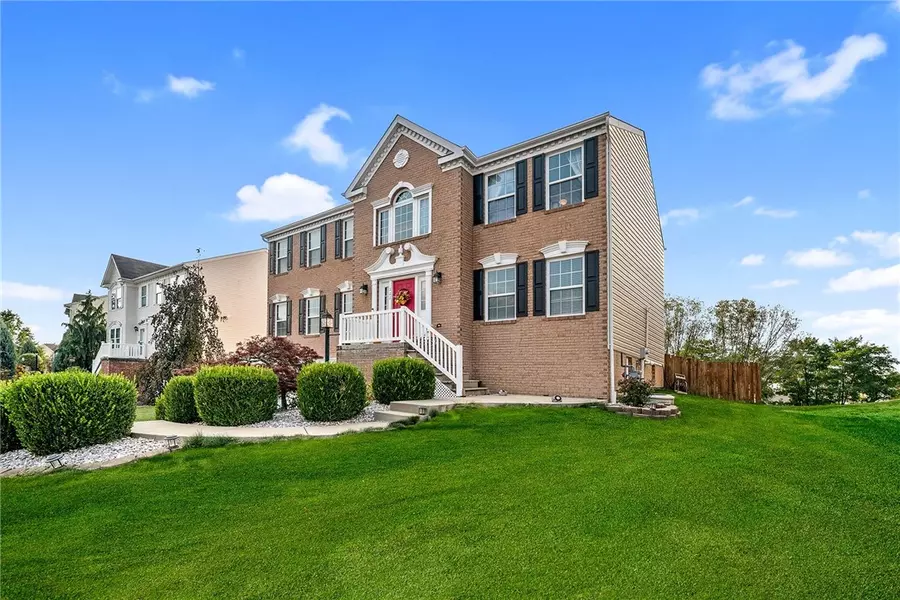 111 Summit Cir, Houston, PA 15342