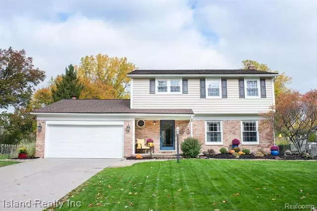 8410 HAMPTON RD, Grosse Ile, MI 48138