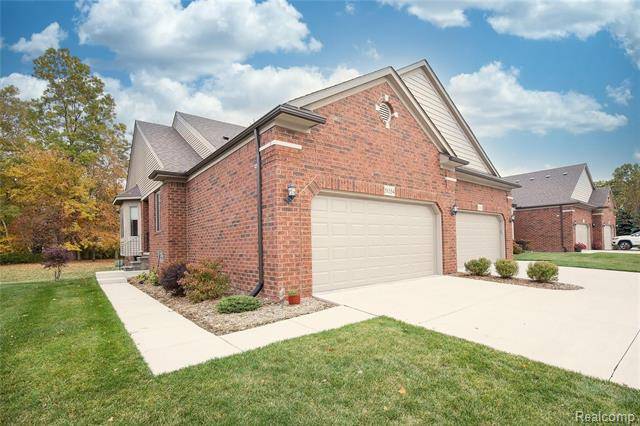 51154 DUNSTON DR, Chesterfield Twp, MI 48051