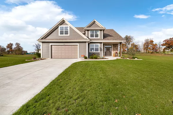 2015 Sunny Slope Ct, Slinger, WI 53086