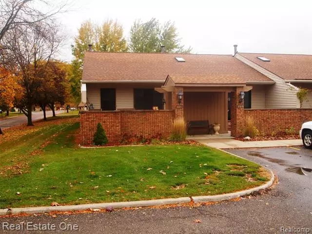 25103 Hamilton Court  2, South Lyon, MI 48178