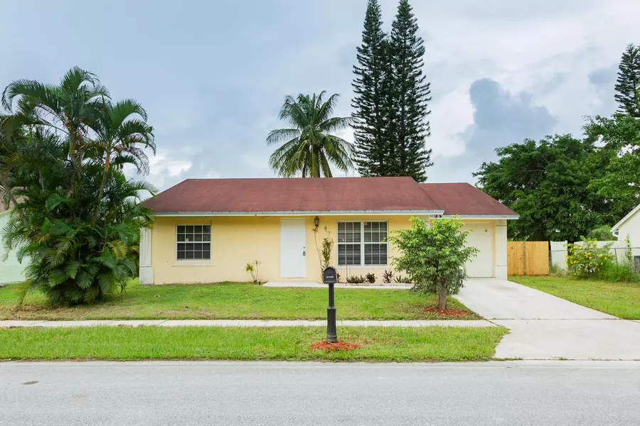 5723 E Ithaca CIR, Lake Worth, FL 33463