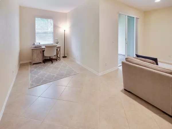 Palm Beach Gardens, FL 33418,4871 Bonsai CIR 105