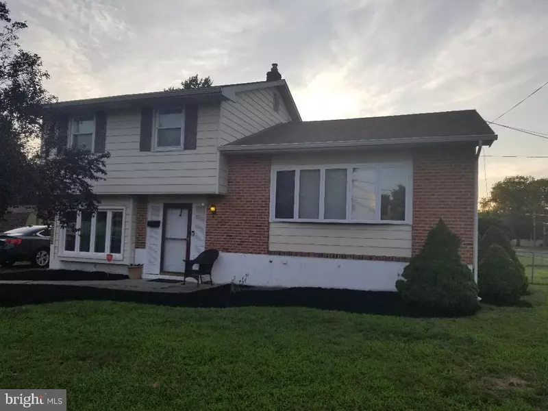 317 COLONIAL RD, Beverly, NJ 08010