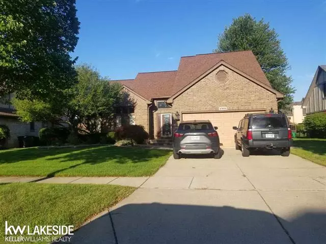 Macomb, MI 48044,47850 DAISY DR