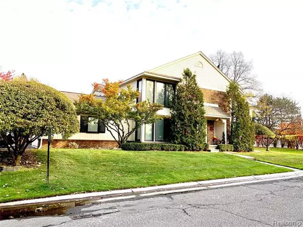 7110 CREEKS CROSSING, West Bloomfield, MI 48322