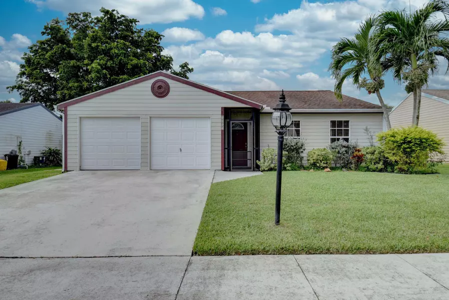 5263 Edgewood DR, Lake Worth, FL 33467