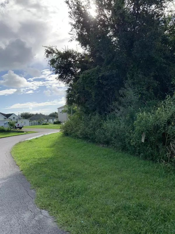 Port Saint Lucie, FL 34953,2212 SW Lawrence ST