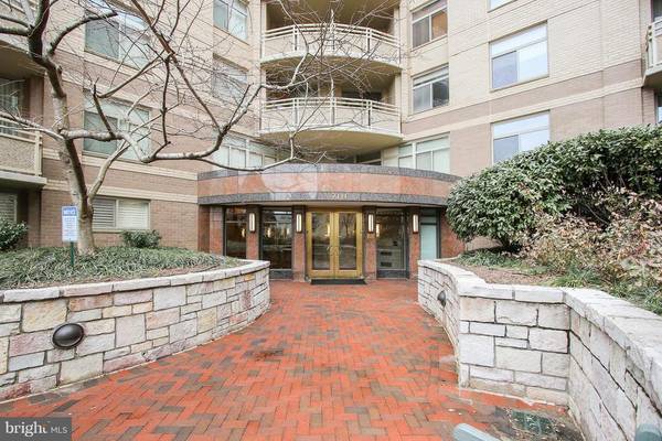 Bethesda, MD 20815,7111 WOODMONT AVE #206